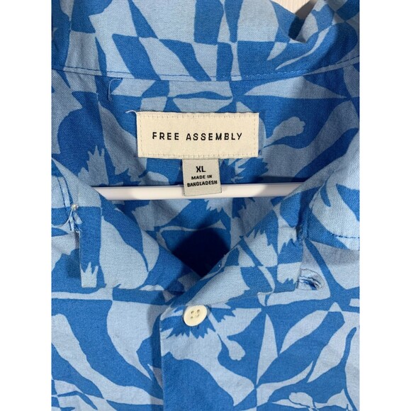 Free Assembly XL Blue Tropical Floral Hawaiian Short Sleeve Button-up Shirt - Picture 3 of 13
